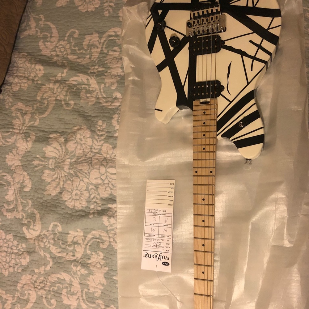 EVH Van Halen Wolfgang Special Striped - Picture 1 of 7